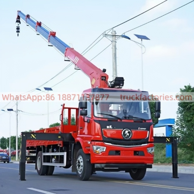 13.陕汽德龙4x2单桥随车起重卡车