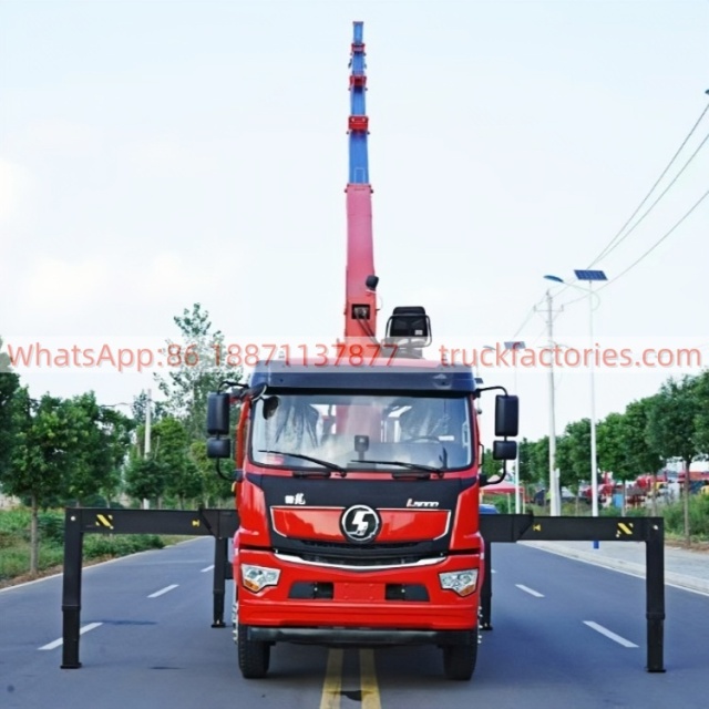 13.陕汽德龙4x2单桥随车起重卡车