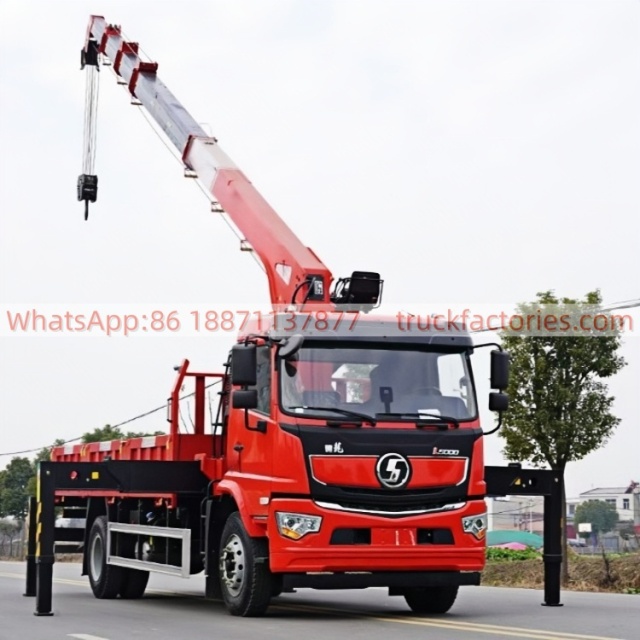13.陕汽德龙4x2单桥随车起重卡车