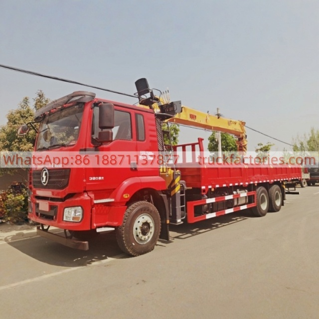 15.陕汽德龙后八轮320马力随车起重卡车