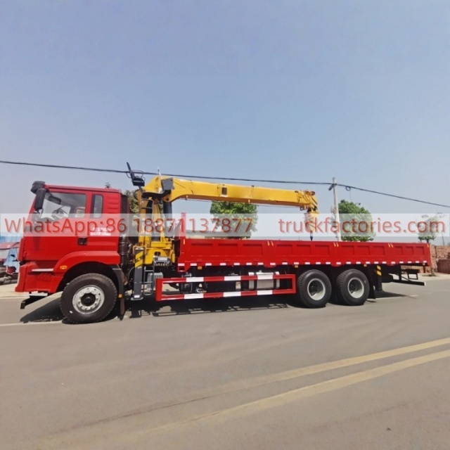 15.陕汽德龙后八轮320马力随车起重卡车