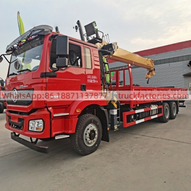 15.陕汽德龙后八轮320马力随车起重卡车