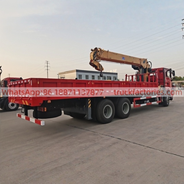 15.陕汽德龙后八轮320马力随车起重卡车