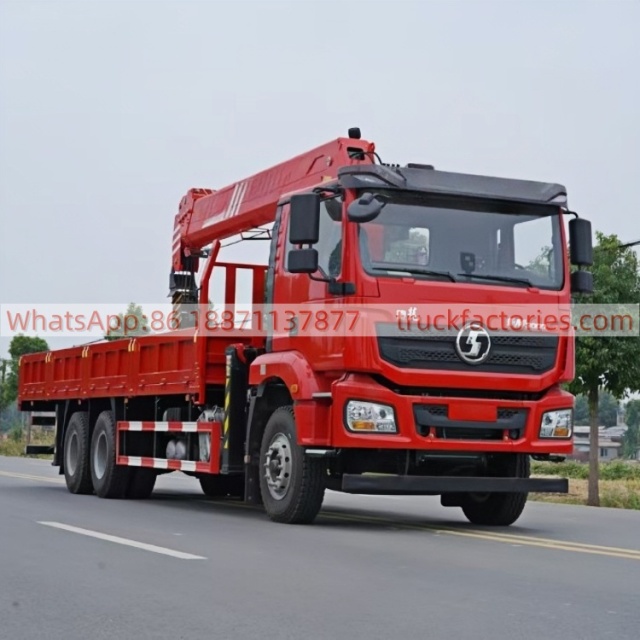 15.陕汽德龙后八轮320马力随车起重卡车