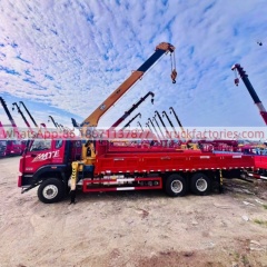 32.重汽豪沃MATE后八轮石煤13吨五节臂随车起重卡车