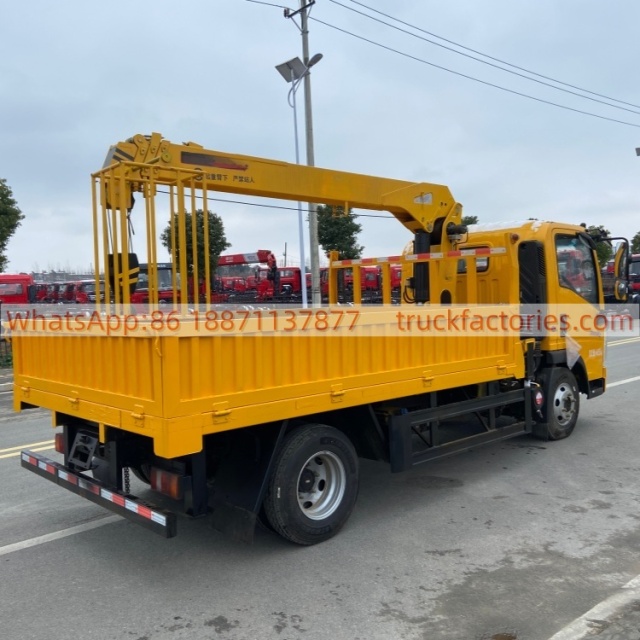33重汽豪沃长兴4吨4节随车起重卡车
