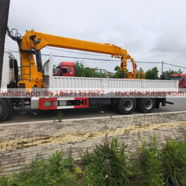 34陕汽12吨吊机随车起重卡车