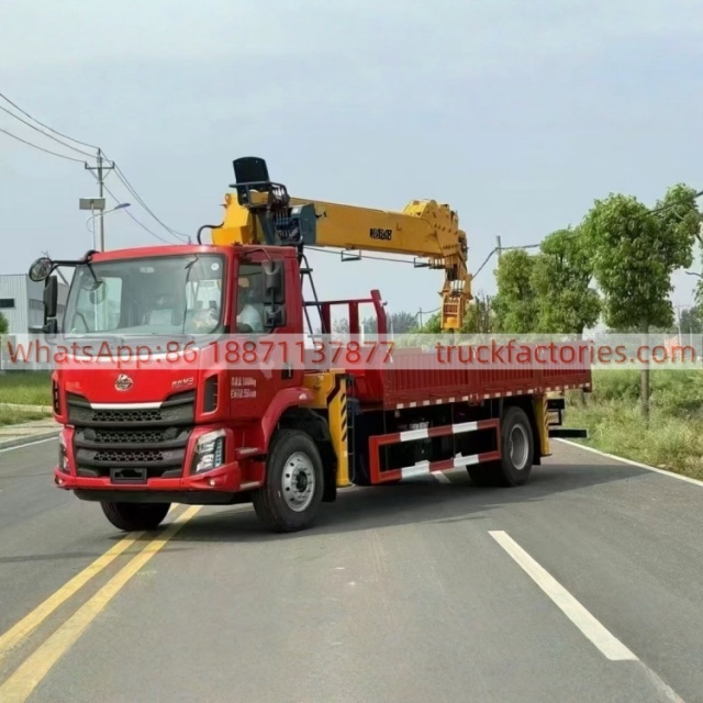 29.柳汽乘龙石煤8吨节六‬臂随车起重卡车