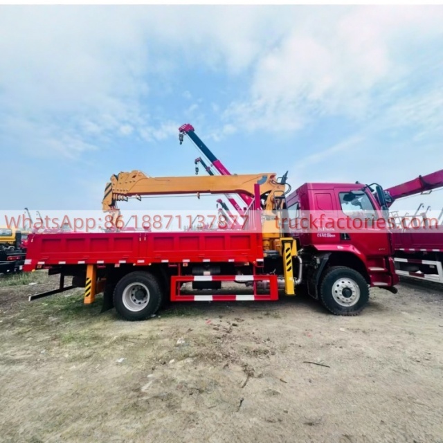 30.柳汽乘龙玉柴245马力石煤8吨六节臂随车起重卡车