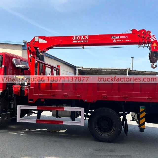 27.福田瑞沃长兴6.3吨四节臂随车起重卡车