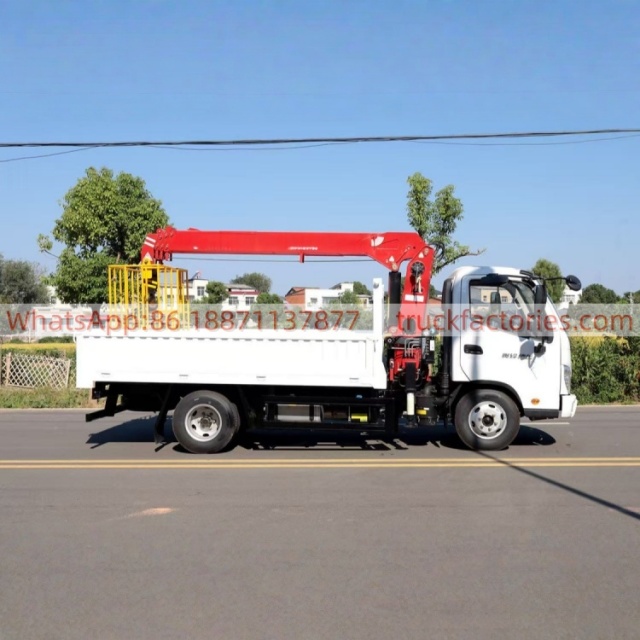 25.福田奥铃长兴4吨 4节臂随车起重卡车