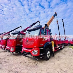 32.重汽豪沃MATE后八轮石煤13吨五节臂随车起重卡车