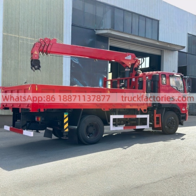 27.福田瑞沃长兴6.3吨四节臂随车起重卡车