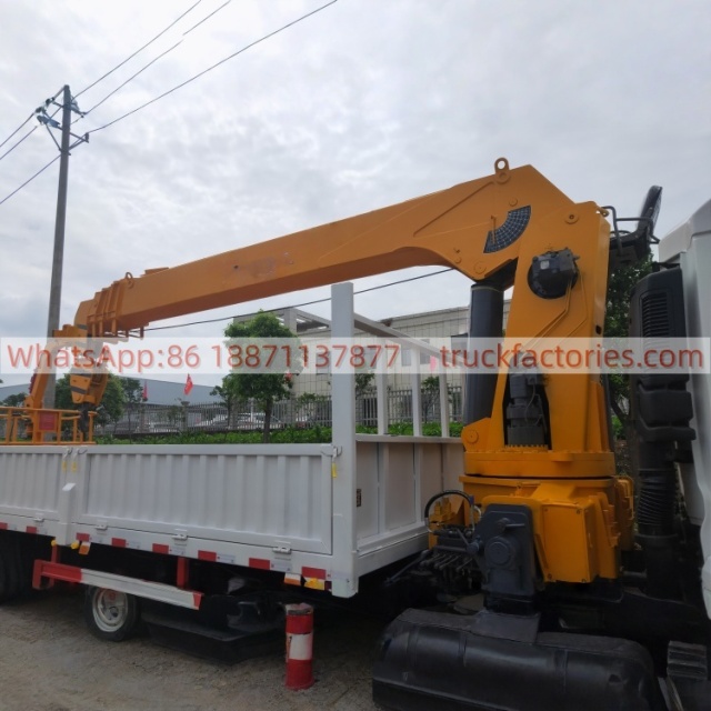 34陕汽12吨吊机随车起重卡车