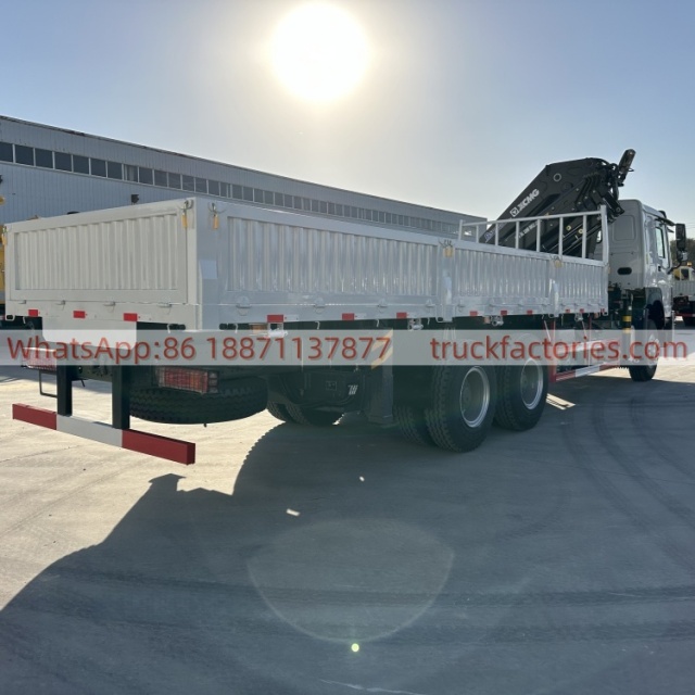 6×4折臂吊马槽货箱重汽\15、重汽豪沃白黑+400折+400马力随车起重卡车