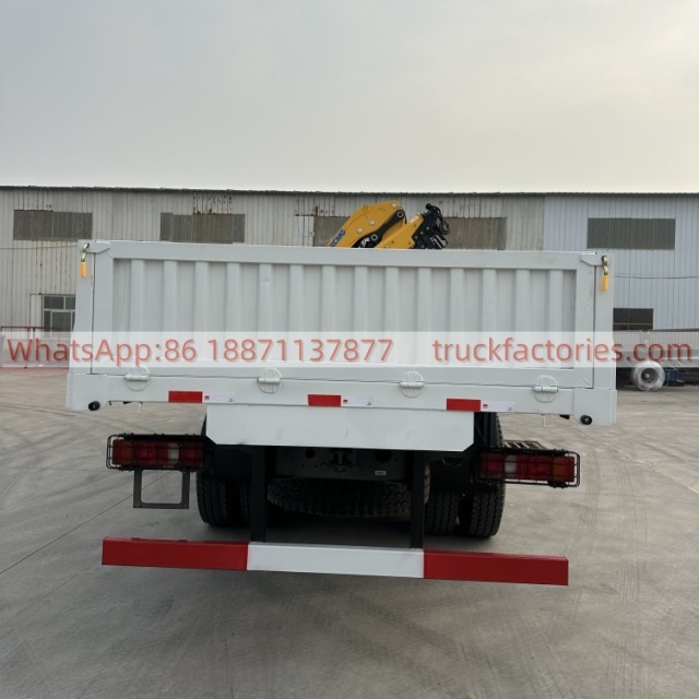 6×4折臂吊马槽货箱重汽\13、重汽豪沃白黄+200折+N系列340马力随车起重卡车