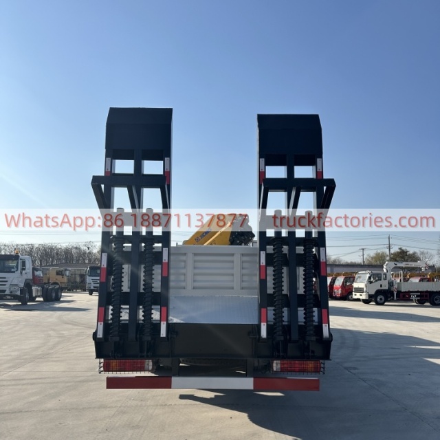 8×4折臂吊平板或爬梯\2、白黄+760折+豪沃400马力随车起重卡车