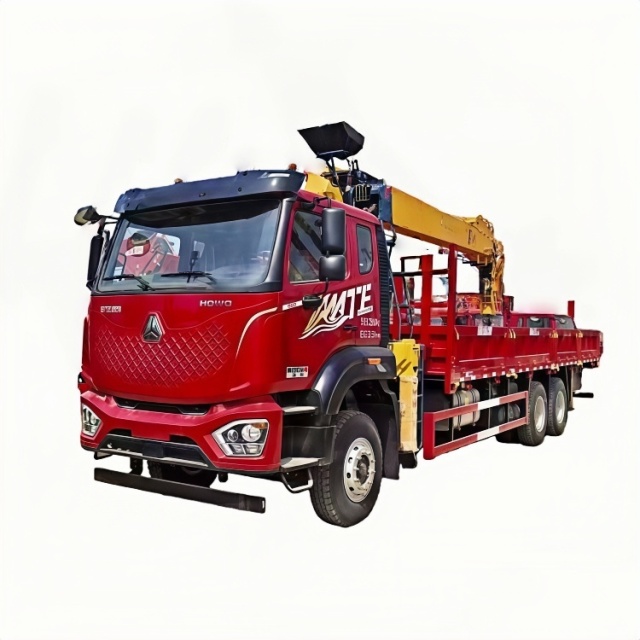 32.重汽豪沃MATE后八轮石煤13吨五节臂随车起重卡车