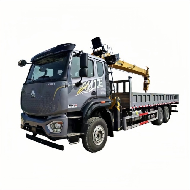 17.重汽豪沃后八轮12吨5节臂随车起重卡车