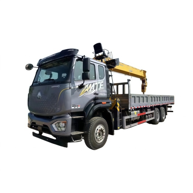 10.重汽豪沃后八轮配徐工14吨5节臂随车起重卡车