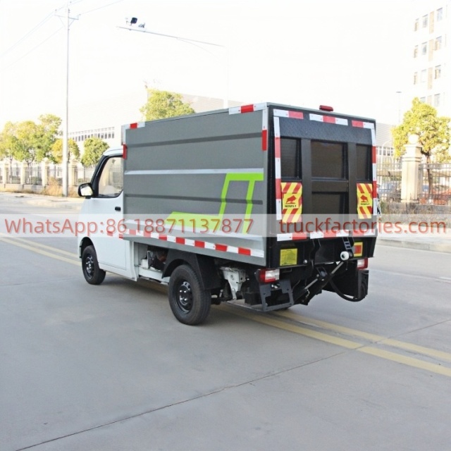 德力32马力纯电动桶装垃圾卡车