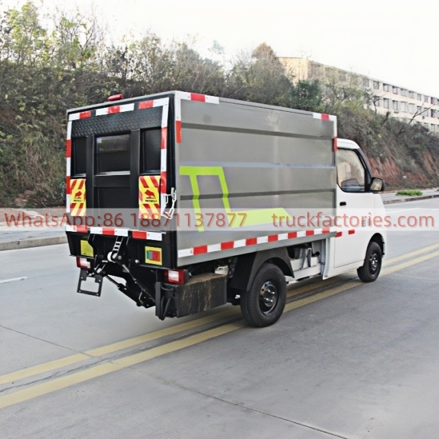 德力32马力纯电动桶装垃圾卡车