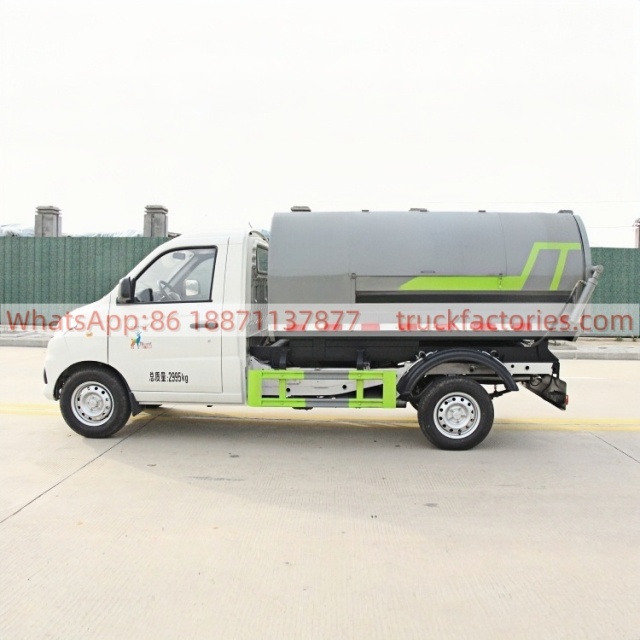 福田东安122马力厢式垃圾卡车