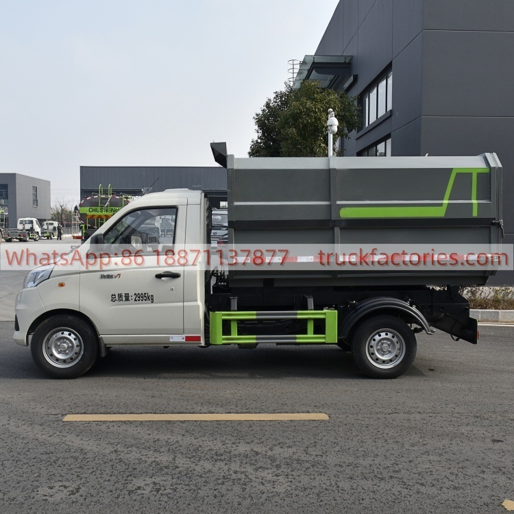 福田东安122马力自装卸式垃圾卡车12