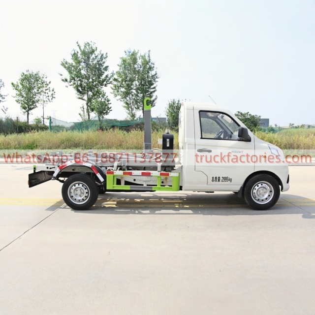 福田122马力车厢可卸式垃圾卡车9