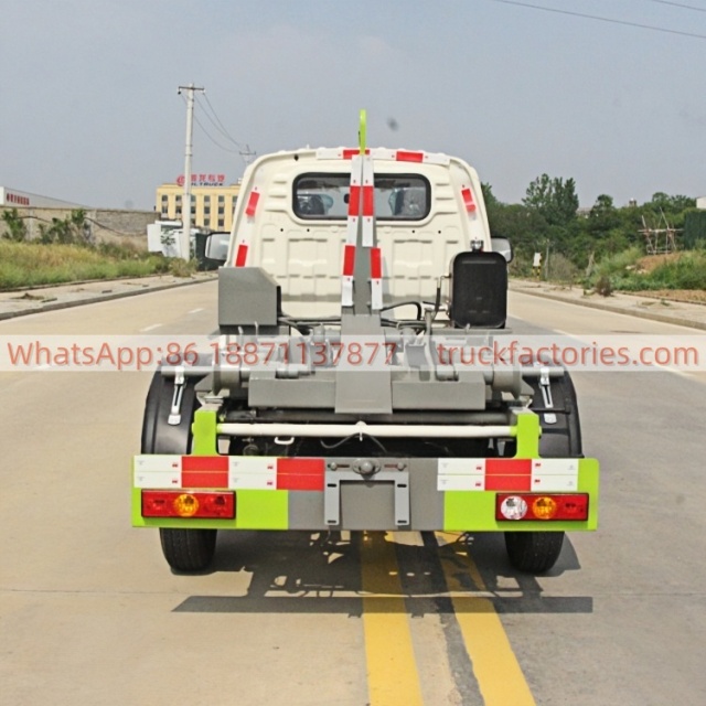 福田122马力车厢可卸式垃圾卡车9