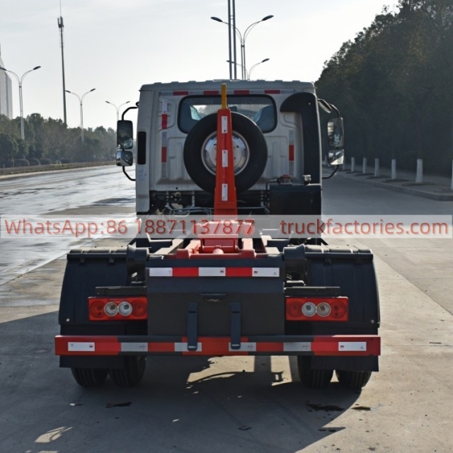 福田全柴130马力车厢可卸式垃圾卡车28