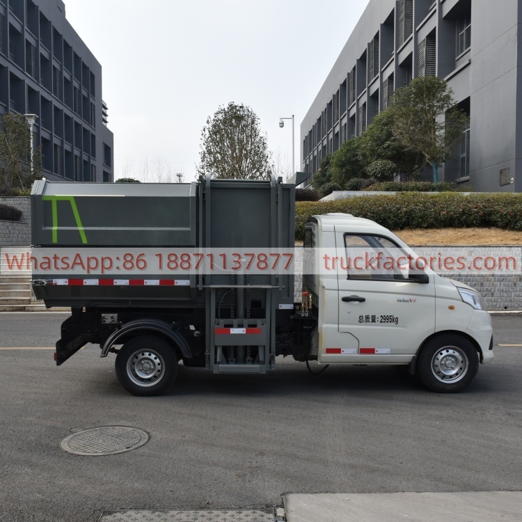 福田东安122马力自装卸式垃圾卡车12