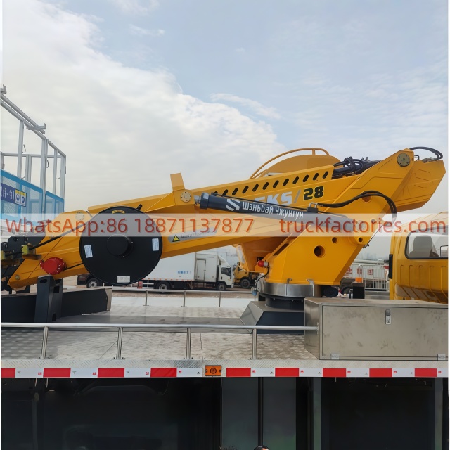 高空作业卡车\01 出口车型\五十铃28米大吊篮