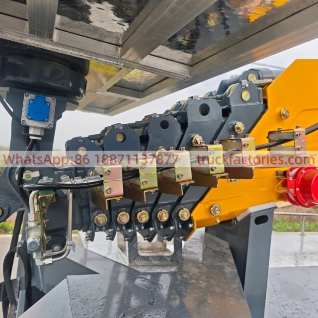 高空作业卡车\01 出口车型\28米出口展览