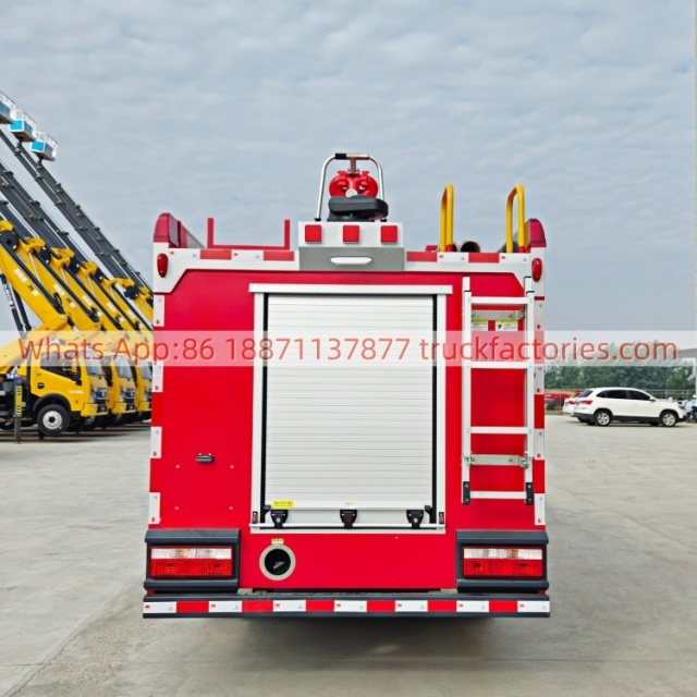 消防卡车\东风多利卡2.55方水罐消防车