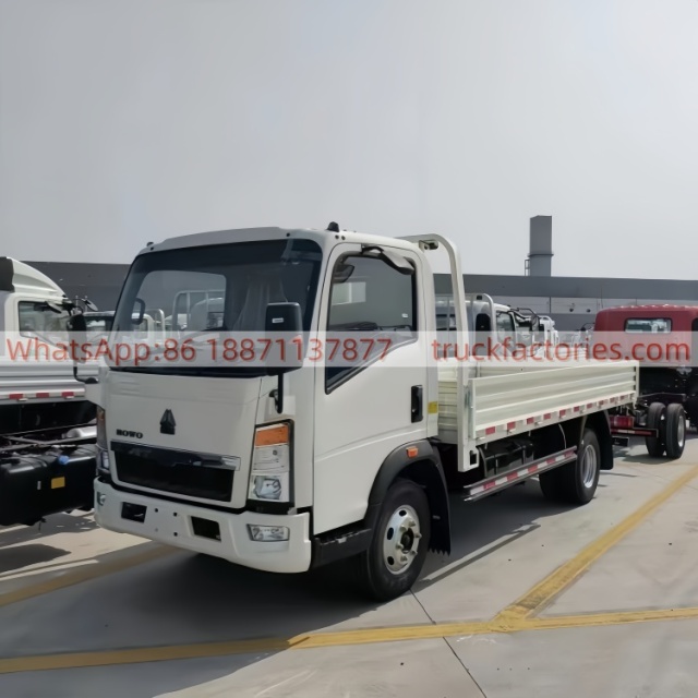 仓栏载货\4x2 HOWO轻卡 5t右驾 载货