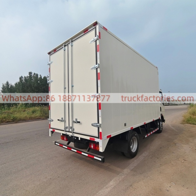 厢货卡车\4.4X2厢货左开门2