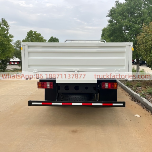 仓栏载货\4.85米HOWO载货汽车-右驾