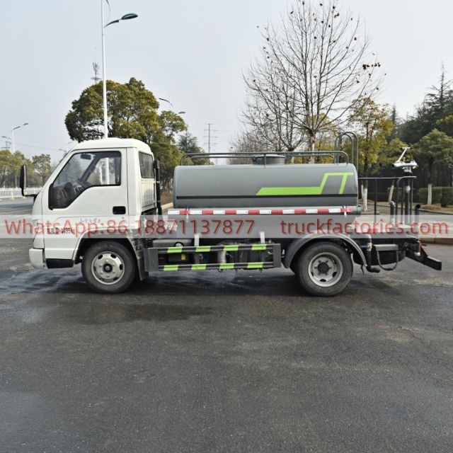Foton 1.89 cubic meter small sprinkler truck with front flushing, rear sprinkling and high-pressure water cannon