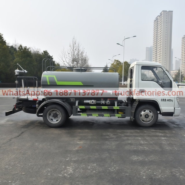 Foton 1.89 cubic meter small sprinkler truck with front flushing, rear sprinkling and high-pressure water cannon