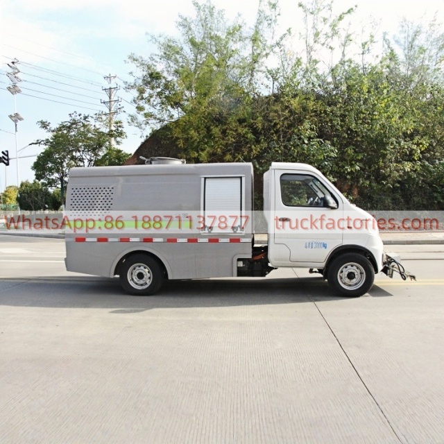 扫路卡车\3. CLT5031TYHEQBEV型纯电动路面养护车