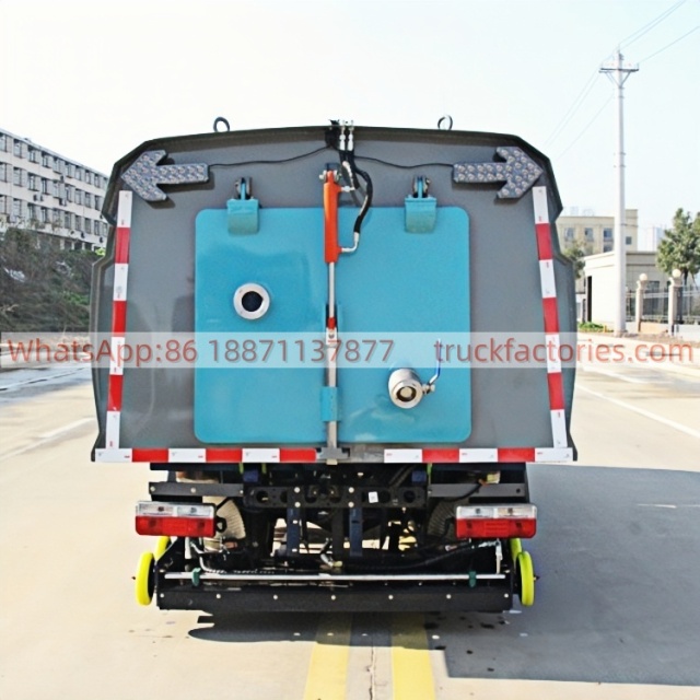 扫路卡车\6. CLT5040TXSEQ6型洗扫车