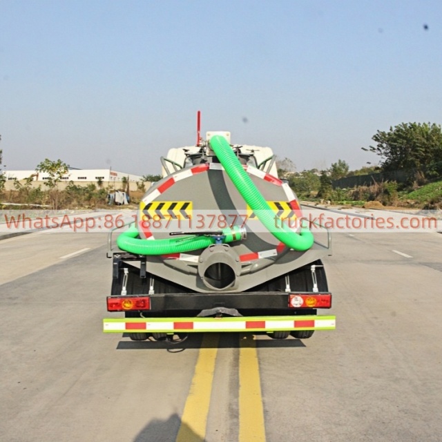 吸粪卡车\1. CLT5030GXEBJ6型吸粪车