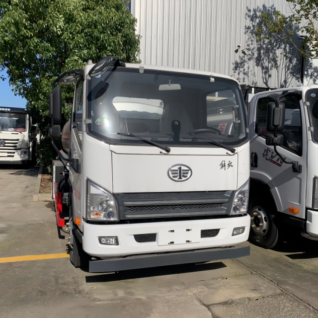 解放5吨油车 - 副本