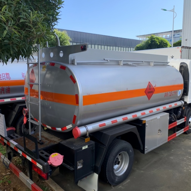 解放5吨油车 - 副本