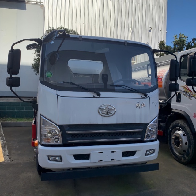 解放5吨油车 - 副本