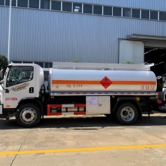 解放8吨油车 - 副本