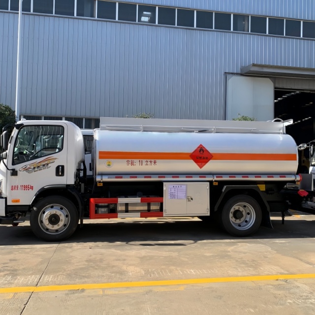 解放8吨油车 - 副本