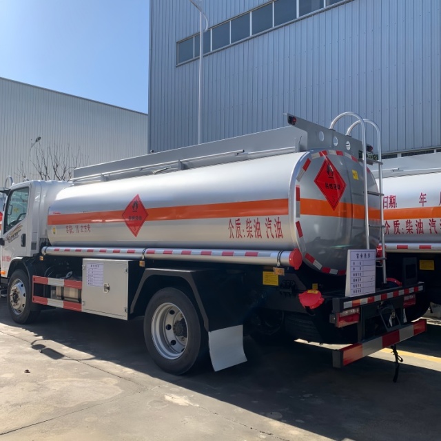 解放8吨油车 - 副本