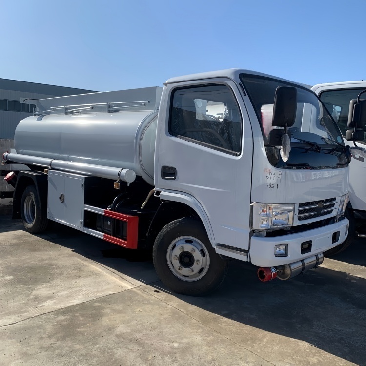 出口5吨油车